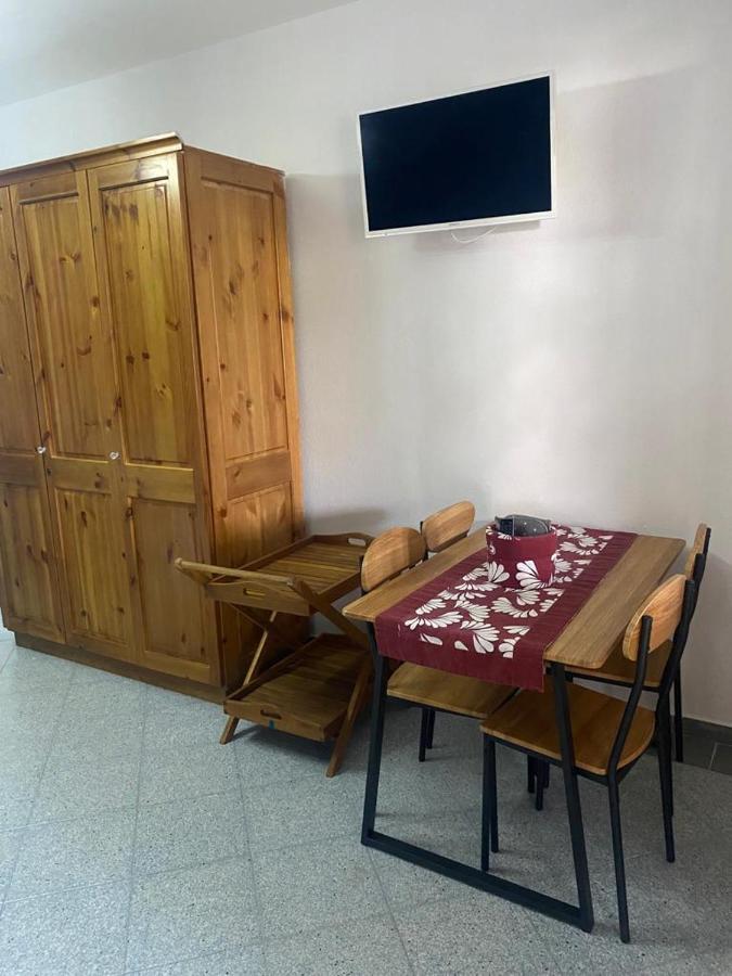 Le Stanze Del Mare Aparthotel Golfo Aranci Luaran gambar