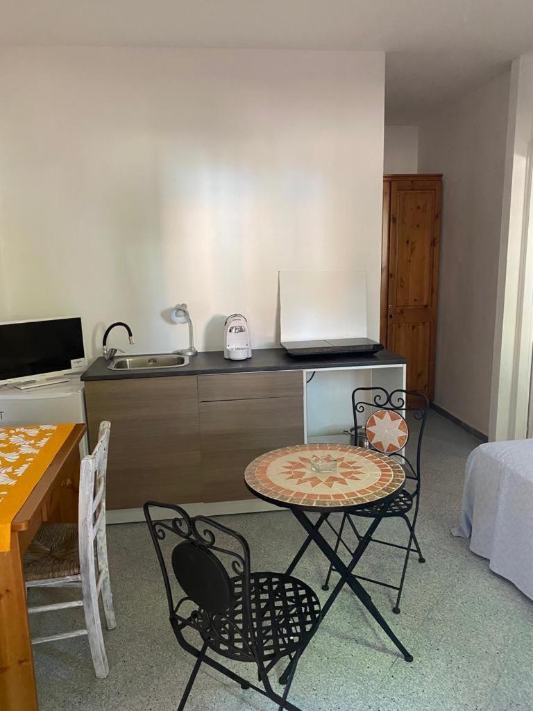 Le Stanze Del Mare Aparthotel Golfo Aranci Bilik gambar