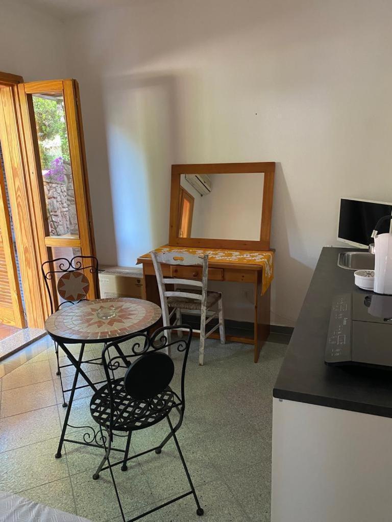 Le Stanze Del Mare Aparthotel Golfo Aranci Bilik gambar