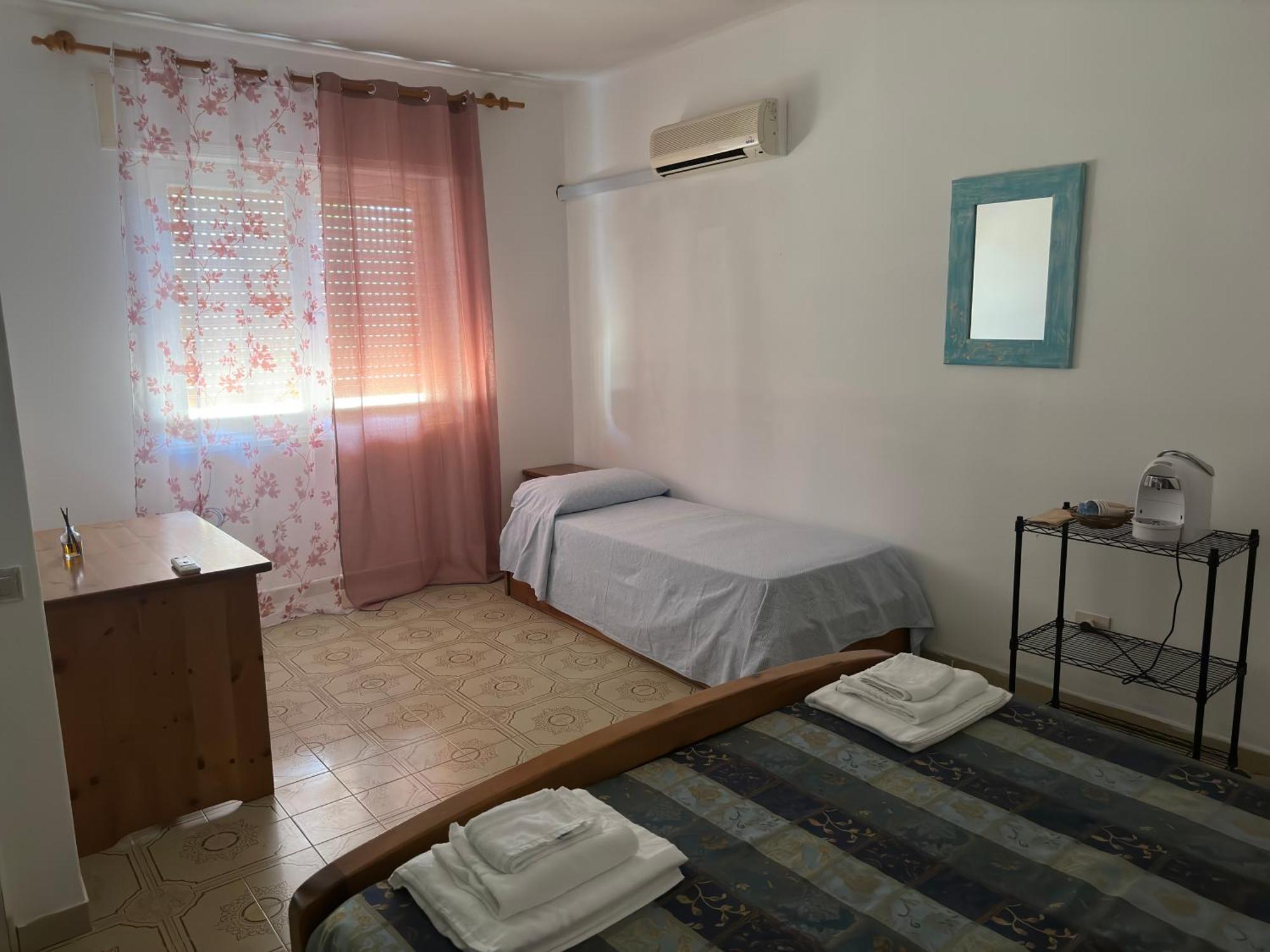 Le Stanze Del Mare Aparthotel Golfo Aranci Bilik gambar